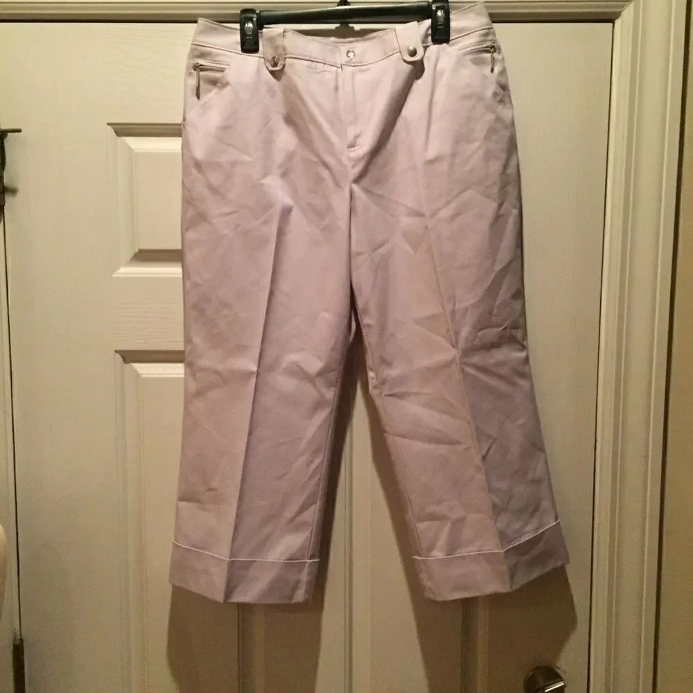 Light Purple/White Capris 